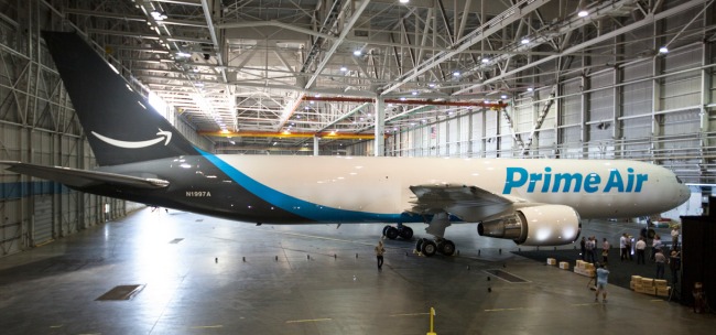 Amazon Prime Air, al debutto il primo aereo cargo