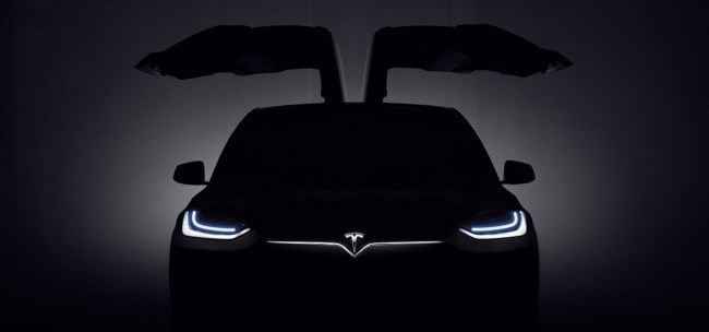 Le auto Tesla percorreranno 1.200 km con una ricarica