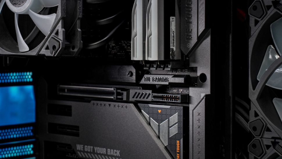 ASUS elimina il cavo di alimentazione per la scheda video