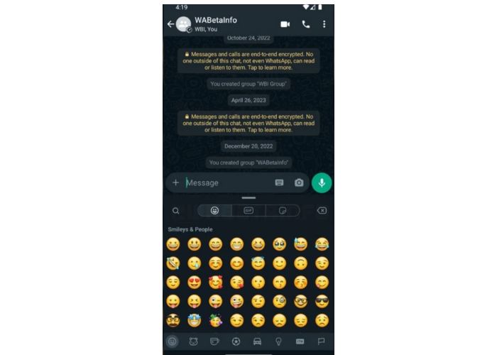 WhatsApp nuova tastiera scorrimento verso l'alto 