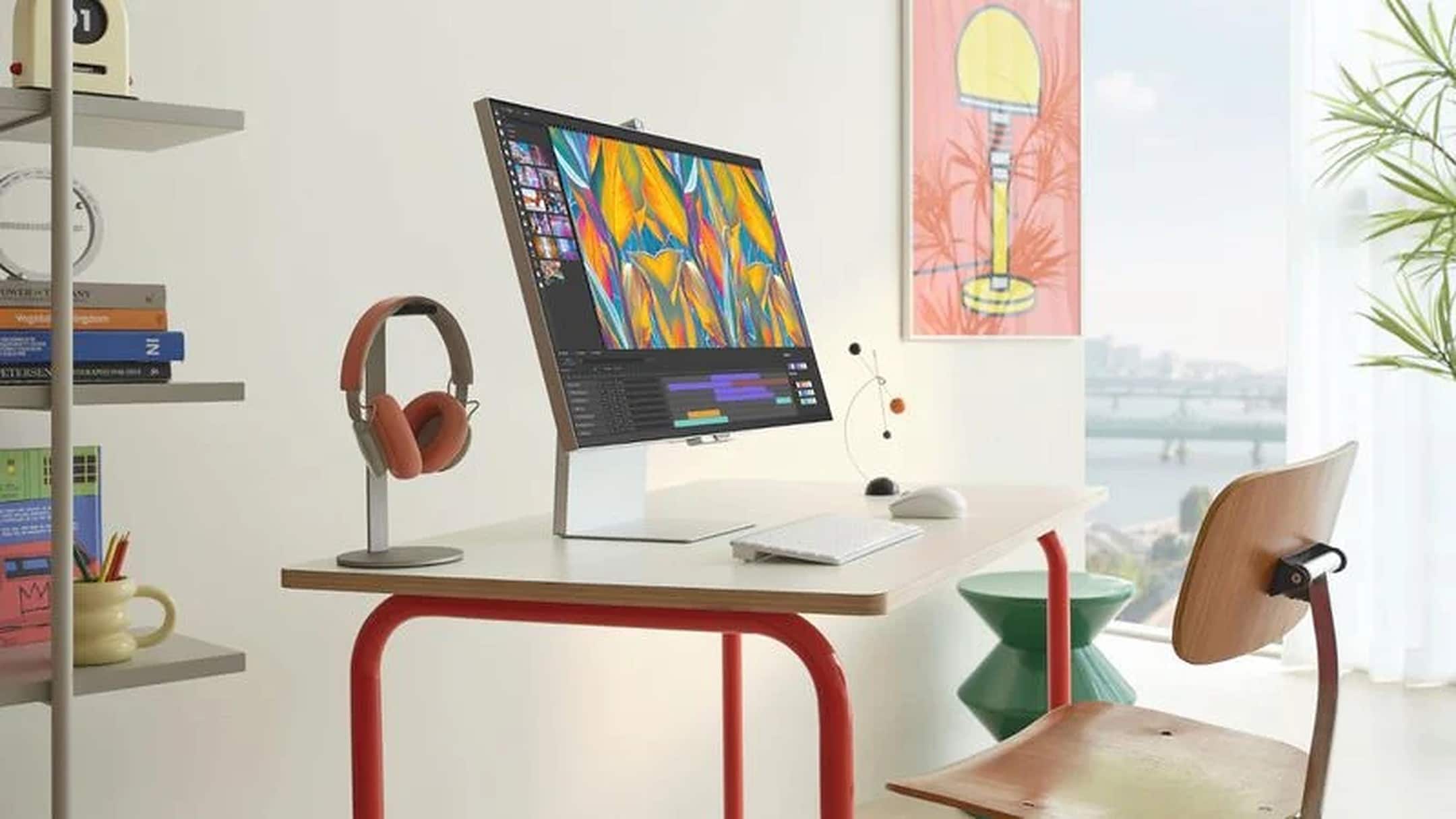 Samsung VIewfinity 5K monitor top di gamma da studio su scrivania
