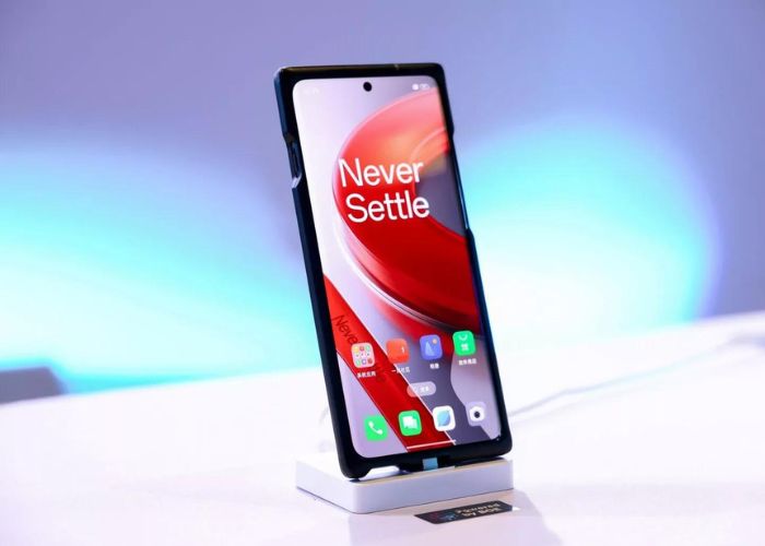 OnePlus 12, la prima foto reale spunta sul web 