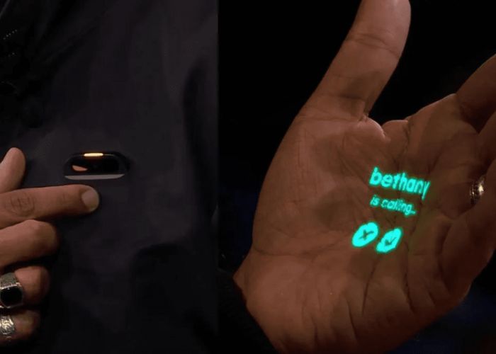 Humane AI Pin proiettore