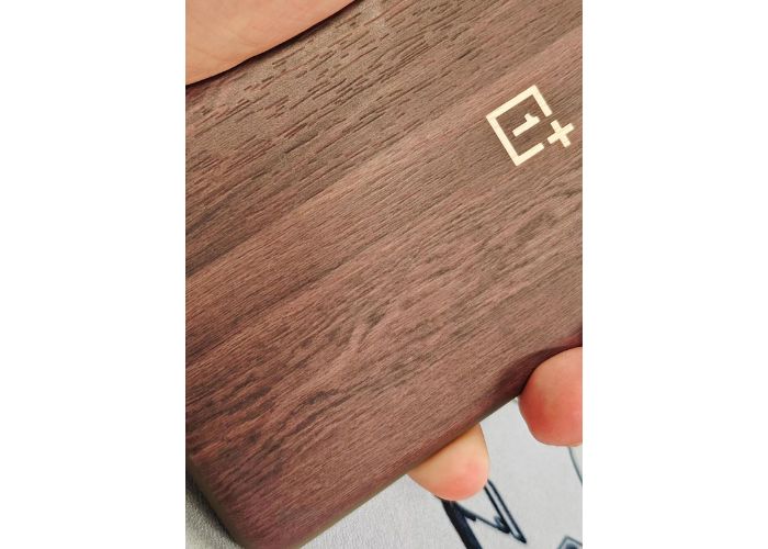 OnePlus 12 edizione speciale legno back cover 