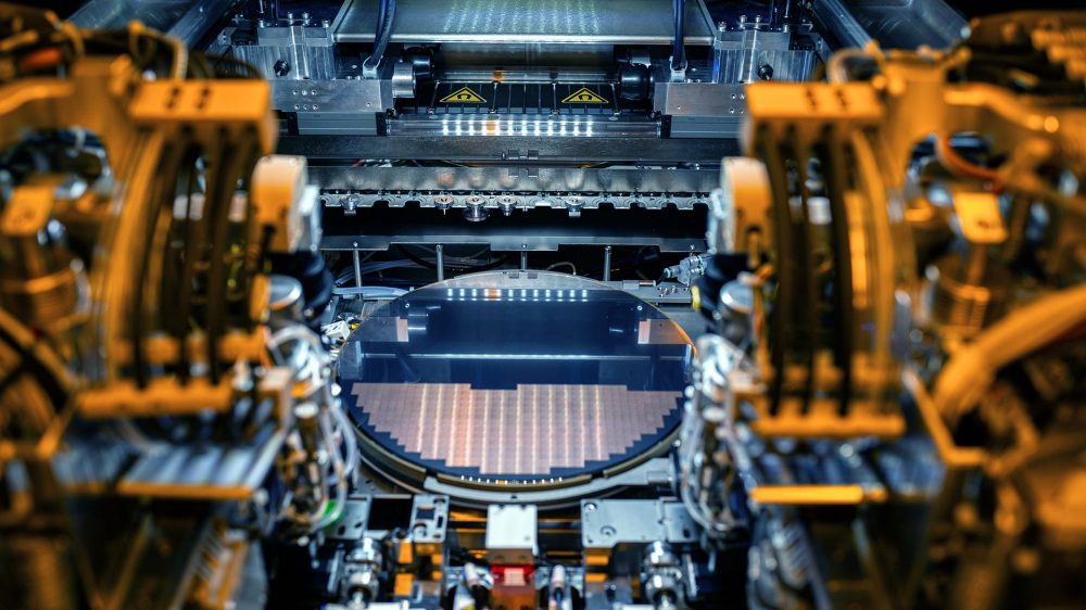Intel Foundry: produzione chip, anche per AMD