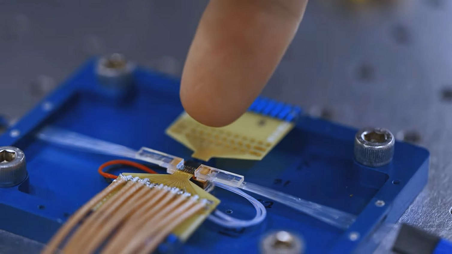 Cisco accelera il futuro del quantum computing: nuovo chip potrebbe anticiparne l’adozione di un decennio