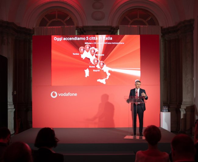 5G Vodafone attivato a Milano, Torino, Bologna, Roma e Napoli