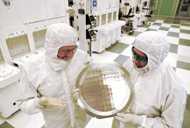 IBM realizza il primo chip al mondo a 7 nm
