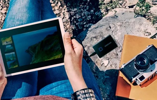 Samsung presenta T7: suo primo SSD con lettore di impronte digitali