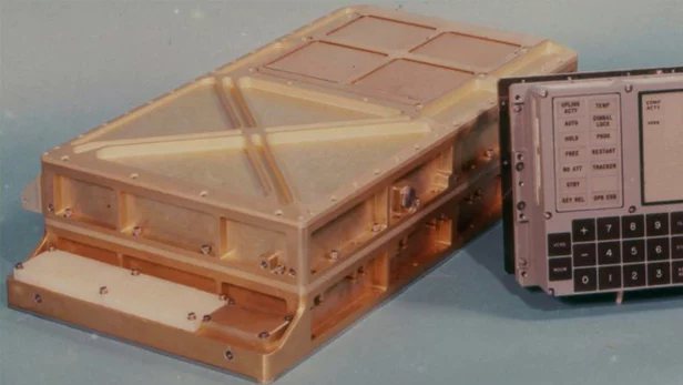Apollo 11: il computer che venne utilizzato fu il primo interattivo, general-purpose e multitasking della storia