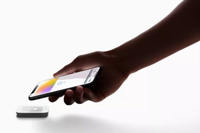 Apple Card, l'azienda presenta una carta di credito integrata con i suoi servizi