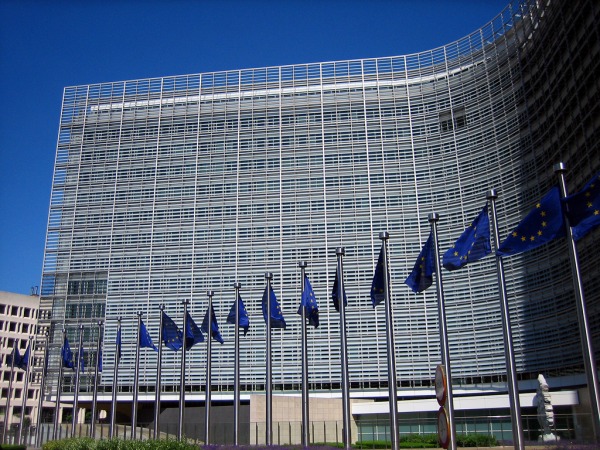 Commissione europea: banda ultralarga per tutti entro il 2025