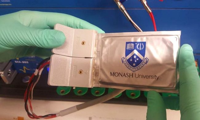 Batterie al litio-zolfo: autonomia di 5 giorni per gli smartphone