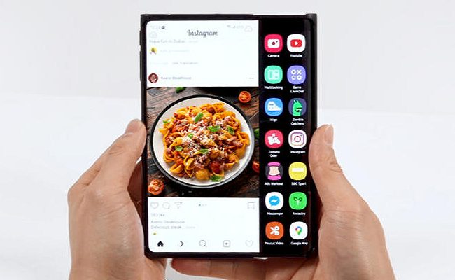 Samsung presenta tre tipi di display flessibili. La webcam dei notebook nascosta sotto lo schermo