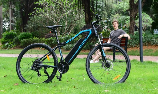 Bici elettrica BEZIOR M1: autonomia fino a 80 km e prezzo scontato per tutto ottobre
