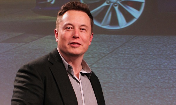 Elon Musk, Apple sta creando un'auto che si guida da sola