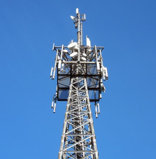 Wind Tre: l'Italia aumenti i limiti di legge per i campi RF generati dalle antenne della telefonia mobile