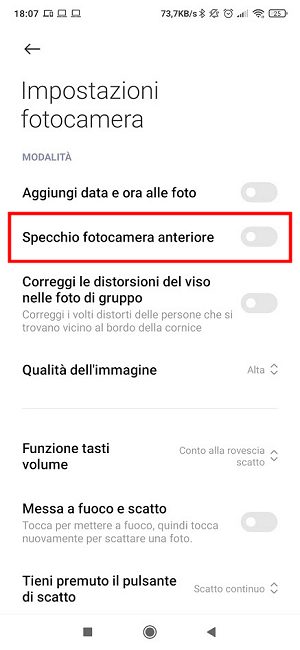Foto selfie sempre al contrario: ecco perché