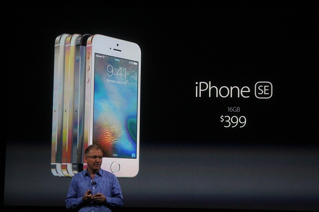 Apple presenta iPhone SE con display da 4 pollici