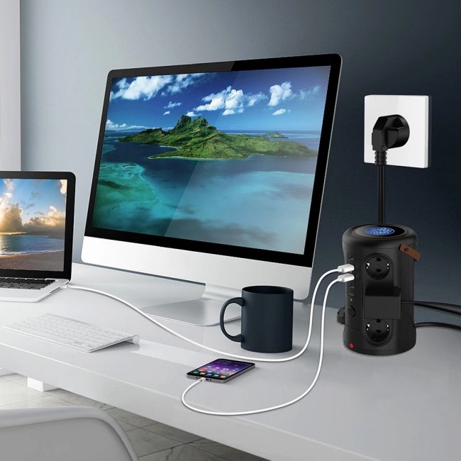Multipresa verticale con porte USB e ricarica wireless in offerta speciale