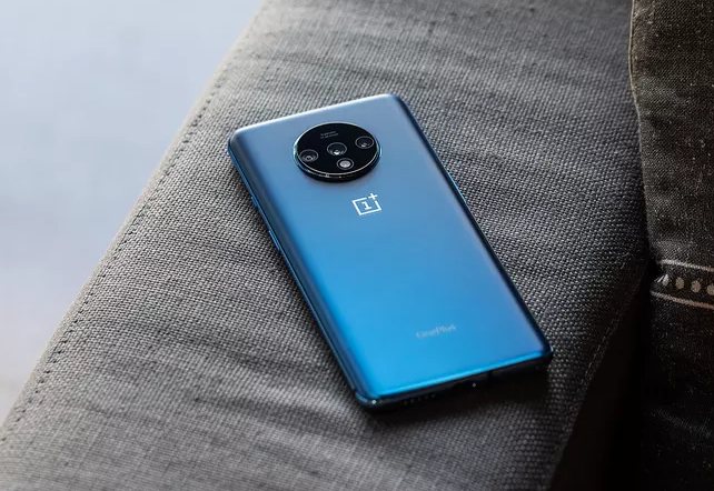 OnePlus 7T, smartphone con schermo OLED da 6,55 pollici 90 Hz
