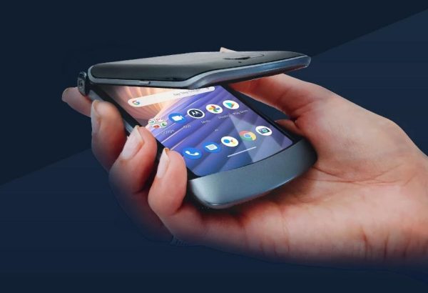 Motorola presenta lo smartphone a conchiglia Razr 5G