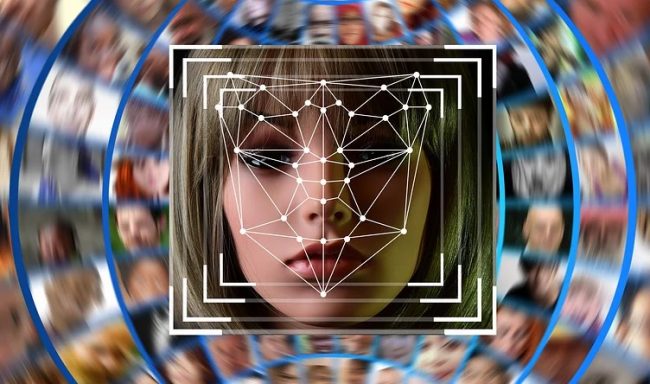 Riconoscimento facciale: Clearview AI ha raccolto oltre 3 miliardi di immagini