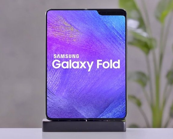 Galaxy Fold: chiuse le prenotazioni per l'elevata richiesta, si parla delle caratteristiche