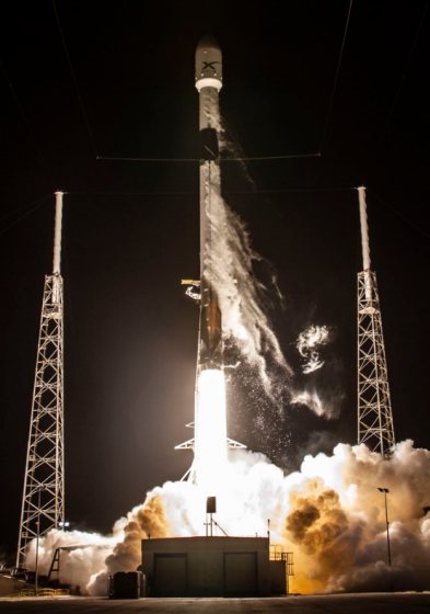 SpaceX porta in orbita i primi 60 satelliti per offrire connettività a banda ultralarga