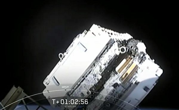 SpaceX porta in orbita i primi 60 satelliti per offrire connettività a banda ultralarga