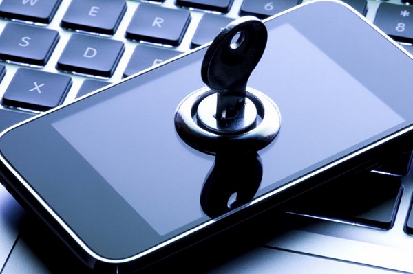 Apple: FBI voleva sbloccare altri iPhone. Il codice va tutelato