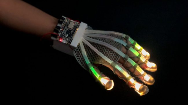 Presentato un sensore che introduce il tatto nella realtà aumentata