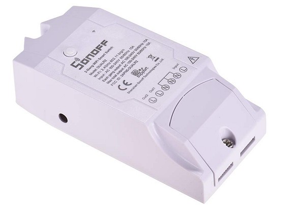 Interruttori e prese intelligenti per la smart home in offerta su Amazon. Anche repeater e tastiera WiFi