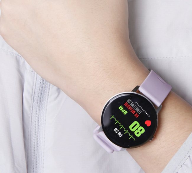 Smartwatch V11 IP67 con cardiofrequenzimetro in offerta speciale a 20 euro circa