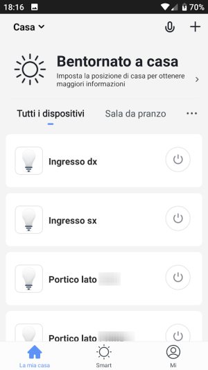 Spegnere e accendere luci a distanza con una app o con i comandi vocali