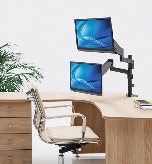 Postura corretta al PC con i nuovi accessori ergonomici Manhattan: poggiapiedi e supporti per monitor e notebook