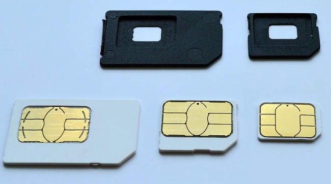 Вырежьте SIM-карту и превратите ее в микро- или нано-SIM.