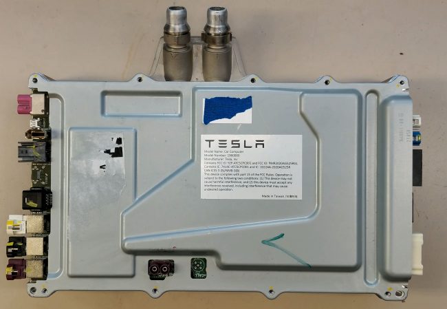 Le vetture Tesla integrano un computer basato su APU AMD Zen+ e GPU dedicata Navi 23