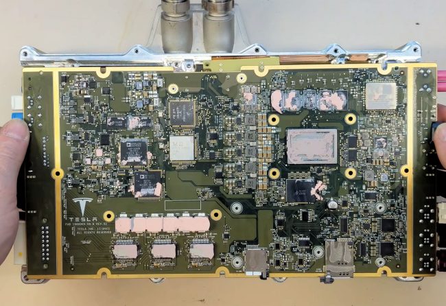 Le vetture Tesla integrano un computer basato su APU AMD Zen+ e GPU dedicata Navi 23