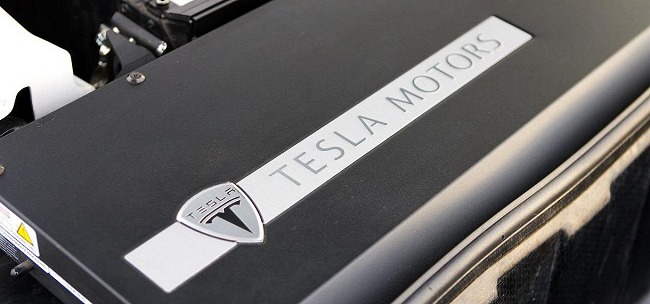 Le auto Tesla percorreranno 1.200 km con una ricarica