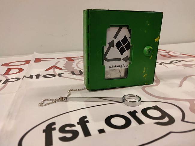 Free Software Foundation invia a Microsoft un hard disk per salvarvi il codice sorgente di Windows 7